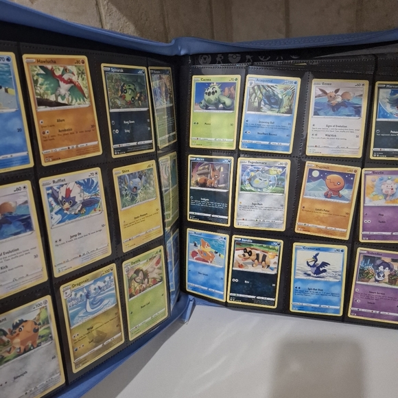 Ultra Pro Pokemon Binder Lucairo 12 Pocket Card Holder Included 388 Cards - Picture 13 of 16